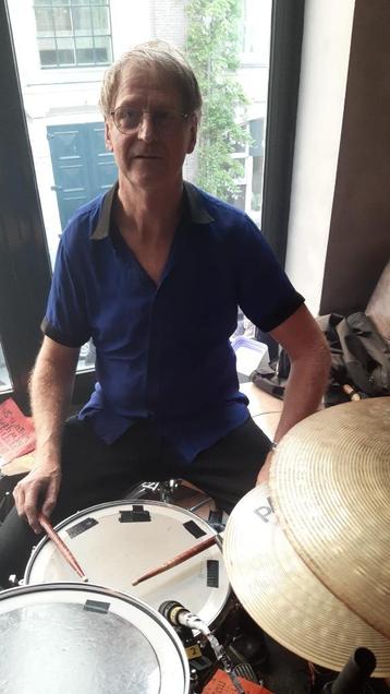 Gitarist gezocht tributeband the Cure beschikbaar voor biedingen
