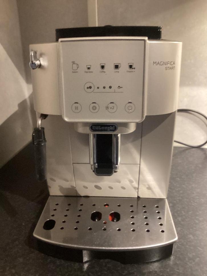 Delonghi Magnifica start, Witgoed en Apparatuur, Koffiezetapparaten, Gebruikt, Gemalen koffie, Koffiebonen, Koffiemachine, 2 tot 4 kopjes