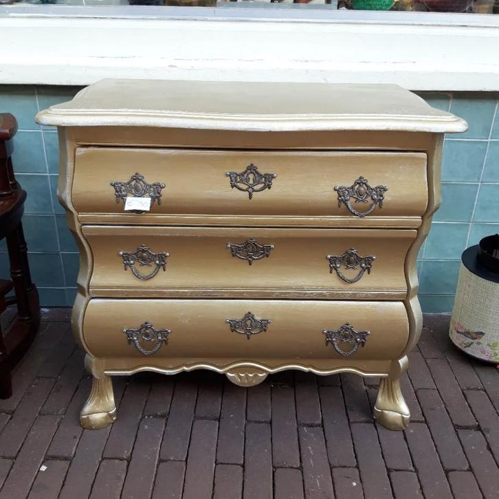 Schattig buik ladekastje goudkleuring met een vleugje zilver, Huis en Inrichting, Kasten | Ladekasten, Zo goed als nieuw, Minder dan 100 cm