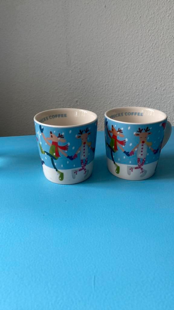 2 Koffiemoks Starbucks kerst beker/mok 2010 vintage, Huis en Inrichting, Keuken | Servies, Zo goed als nieuw, Kop(pen) en/of Schotel(s)