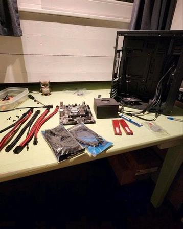 E waste (pc onderdelen) beschikbaar voor biedingen