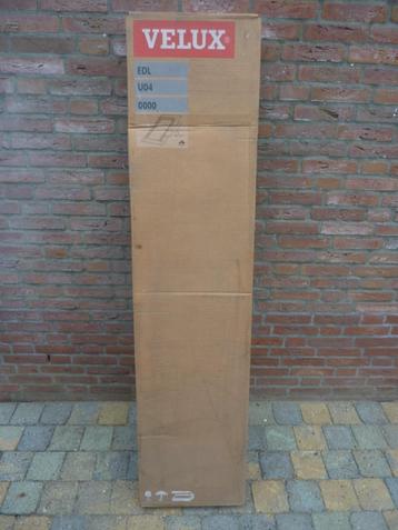 Nieuwe Velux EDL U04 ( 134 x98 ) gootstukken / vlak dakbedek beschikbaar voor biedingen