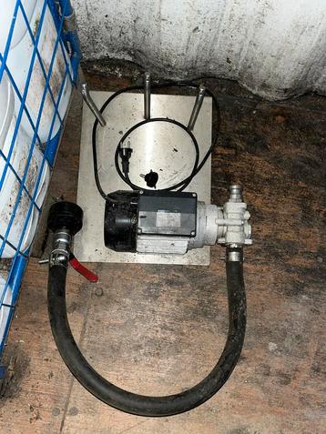 Olie vatpomp voor ibc met 25 meter haspel. 230V beschikbaar voor biedingen