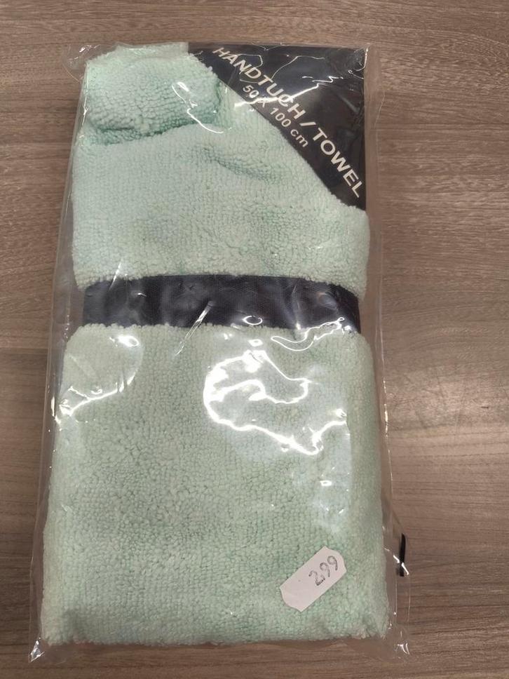 Zachte handdoek - Nieuw in verpakking!, Huis en Inrichting, Badkamer | Badtextiel en Accessoires, Nieuw, Handdoek, Blauw, Ophalen of Verzenden