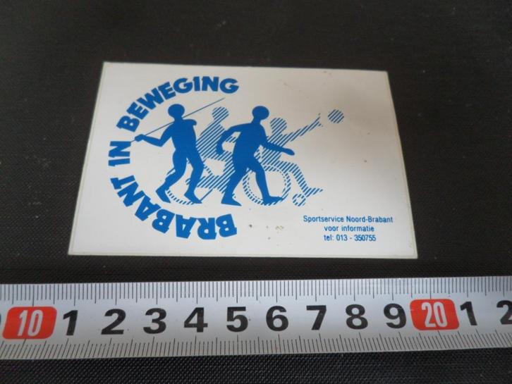 sticker brabant in beweging blauw op wit loop fiets rolstoel, Verzamelen, Stickers, Zo goed als nieuw, Bedrijf of Vereniging, Ophalen
