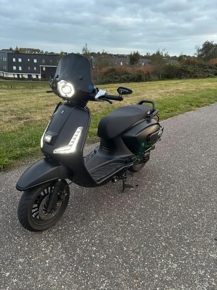 Prachtige matzwarte GTS Palermo E5 45km scooter, Fietsen en Brommers, Scooters | Overige merken, Zo goed als nieuw, Maximaal 45 km/u