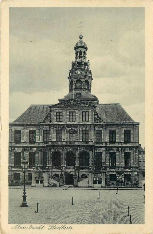 (388-483-041) Maastricht  Stadhuis, Verzamelen, Ansichtkaarten | Nederland, Limburg, Verzenden