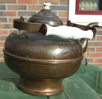 Koper theekan beschikbaar voor biedingen