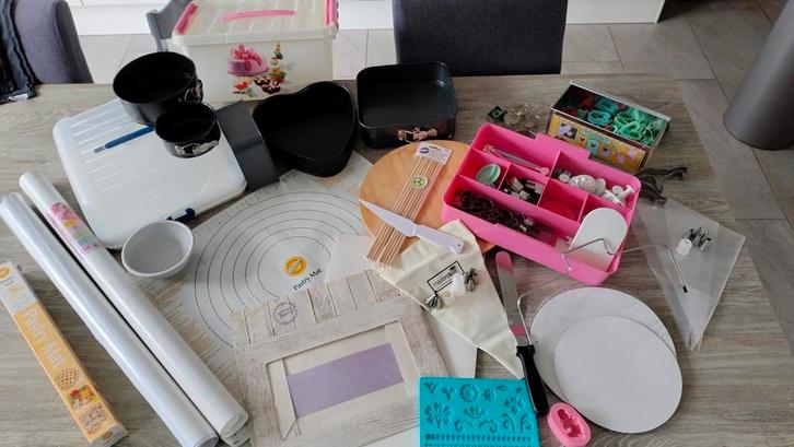 Groot Bakspullen Pakket, Hobby en Vrije tijd, Taarten en Cupcakes maken, Zo goed als nieuw, Bakvorm, Taarten of Cupcakes, Ophalen of Verzenden