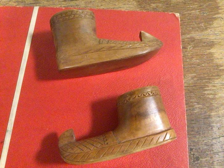 Twee Opanak schoentjes zeer uniek ,vintage / Joegoslavië, Antiek en Kunst, Kunst | Beelden en Houtsnijwerken, Ophalen of Verzenden