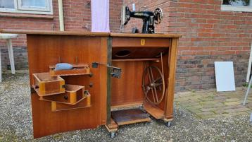 Vintage Pfaff 30 naaimachine in kast beschikbaar voor biedingen