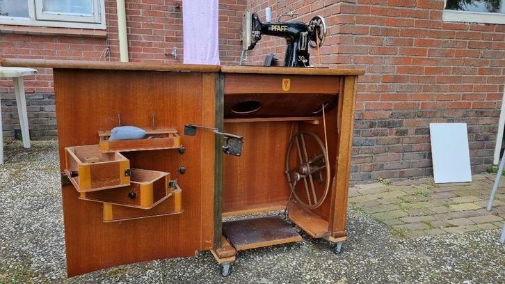 Vintage Pfaff 30 naaimachine in kast, Antiek en Kunst, Antiek | Naaimachines, Ophalen