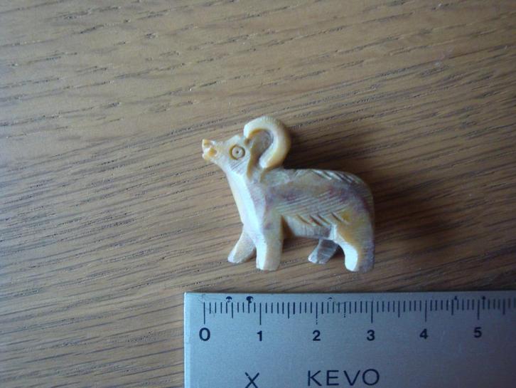 Stenen beeldje steenbok nieuw poppenhuis miniatuur letterbak, Verzamelen, Poppenhuizen en Toebehoren, Zo goed als nieuw, Decoratie