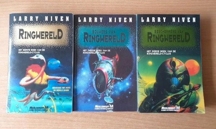 Larry Niven - 3x Ringwereld, Boeken, Fantasy, Gelezen, Ophalen of Verzenden