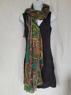Mooie grote sjaal met gave print 127x114 cm, Kleding | Dames, Mutsen, Sjaals en Handschoenen, Maat 38/40 (M), ., Ophalen of Verzenden