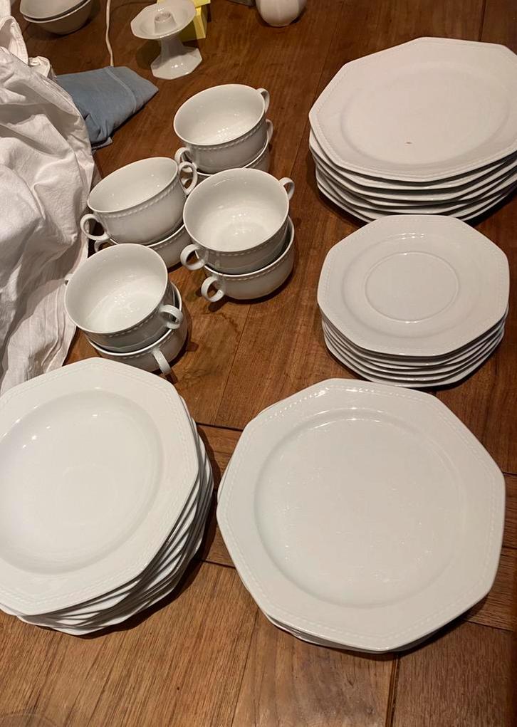 Puntgaaf ijzersterk wit servies, 38 delig, Antiek en Kunst, Antiek | Servies compleet, Ophalen