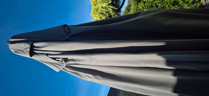 Parasol (4 maand oud)

Merk:  4 Seasons Outdoor, Tuin en Terras, Parasols, Zo goed als nieuw, Stokparasol, 2 tot 3 meter, Kantelbaar