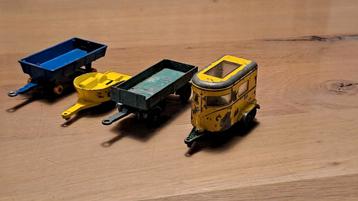 Gele Pony trailer en groene Mercedes trailer, Matchbox. beschikbaar voor biedingen