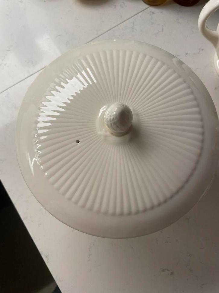 Wedgwood Schaal met Deksel, Huis en Inrichting, Keuken | Servies, Gebruikt, Schaal of Schalen, Wedgwood, Aardewerk, Ophalen of Verzenden