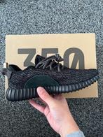 Yeezy Boost 350 V1 'Pirate Black' - Maat 42 2/3, Kleding | Heren, Schoenen, Nieuw, Ophalen of Verzenden, Sneakers of Gympen, Yeezy Adidas