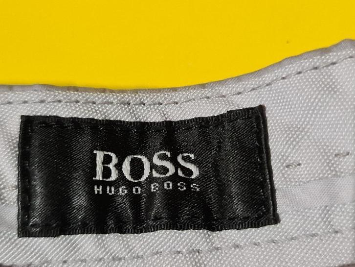 Hugo Boss broek met grijze kleur maat   48 ( 32 ), Kleding | Heren, Broeken en Pantalons, Nieuw, Maat 48/50 (M), Grijs, Verzenden