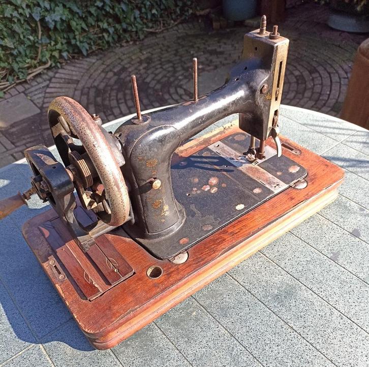 naaimachine (100 jaar oud), Antiek en Kunst, Antiek | Naaimachines, Ophalen