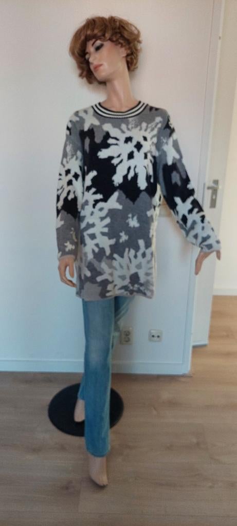 Mooie Marc Cain sports trui mt 5/XL., Kleding | Dames, Maat 46/48 (XL) of groter, Ophalen of Verzenden, Zo goed als nieuw, Grijs