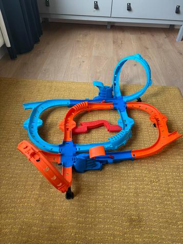 Hot Wheels Racebaan - racen tegen elkaar beschikbaar voor biedingen