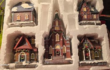 Kersthuizen en een kerk beschikbaar voor biedingen