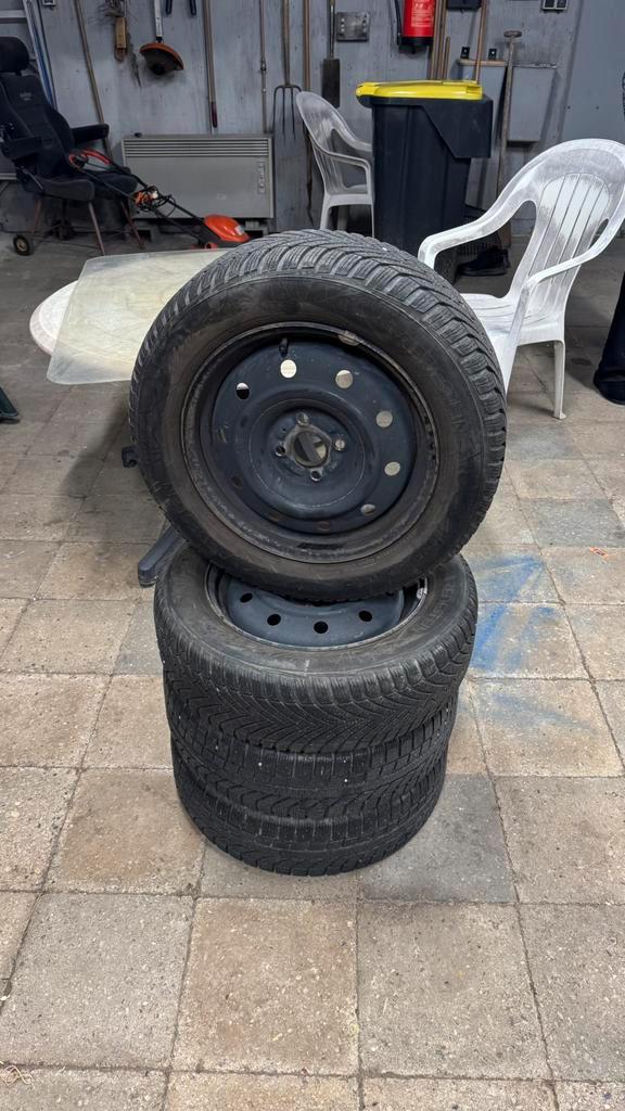 4 Winterbanden op Velg - Vredestein en Toyo 185/60 R15, Auto-onderdelen, Banden en Velgen, Banden en Velgen, Winterbanden, 15 inch