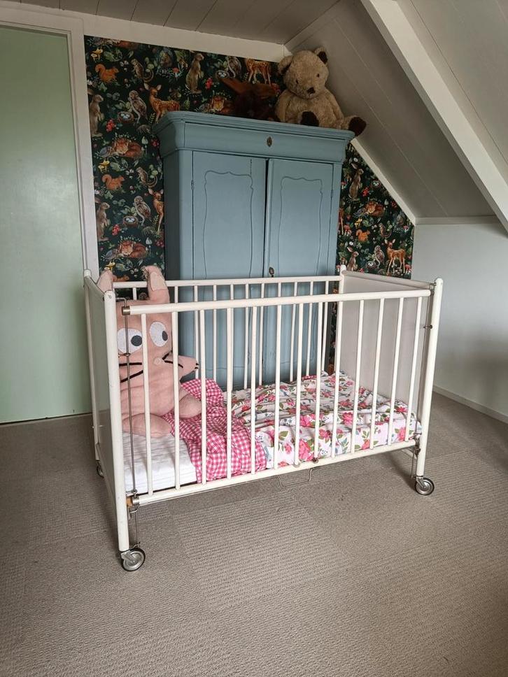 Vintage Kinderledikant - Ziekenhuis Model, Kinderen en Baby's, Babywiegjes en Ledikanten, Gebruikt, Ledikant, Ophalen
