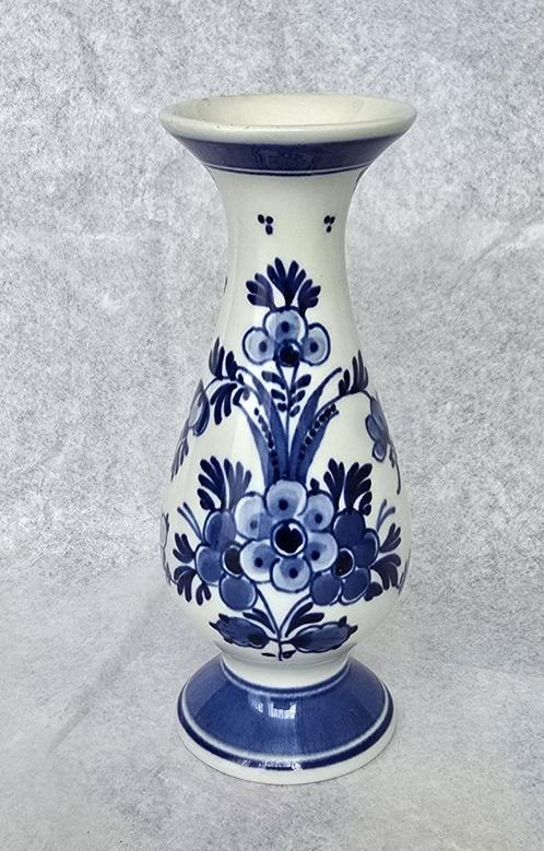 Porceleyne Fles: slank, sierlijk vaasje (1975), Antiek en Kunst, Antiek | Keramiek en Aardewerk, Ophalen of Verzenden