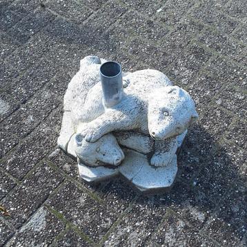 Betonnen Parasolvoet - Spelende Beren beschikbaar voor biedingen