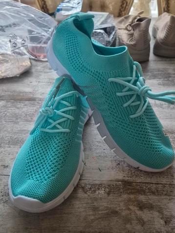 NIEUWE schoenen maat 38 beschikbaar voor biedingen