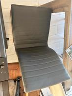 Mooie 2 grijze en 2 witte eetkamerstoelen, Huis en Inrichting, Stoelen, Ophalen, Gebruikt, Leer, Vier