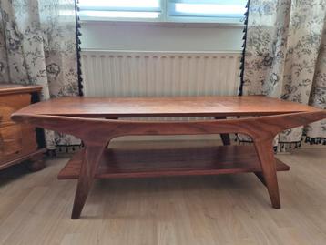 Prachtige vintage salontafel jaren 60 beschikbaar voor biedingen