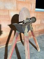 Antieke Slijpsteen met Waterbak op Poten, Antiek en Kunst, Ophalen