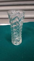 Vaas, rond, van bewerkt glas, Huis en Inrichting, Woonaccessoires | Vazen, Ophalen of Verzenden, 'T Olde Gre-j, Info@toldegrej.nl