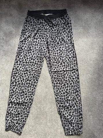 H&M dun ‘flodder’ broekje maat 134 beschikbaar voor biedingen