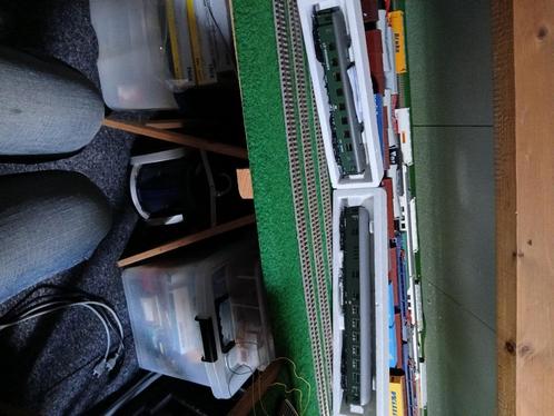 2 nieuwe roco ho 4 assige rijtuigen groen in doos, Hobby en Vrije tijd, Modeltreinen | H0, Zo goed als nieuw, Wagon, Gelijkstroom