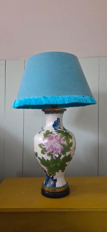 Vintage Cloisonné vaaslamp met blauwe kap beschikbaar voor biedingen
