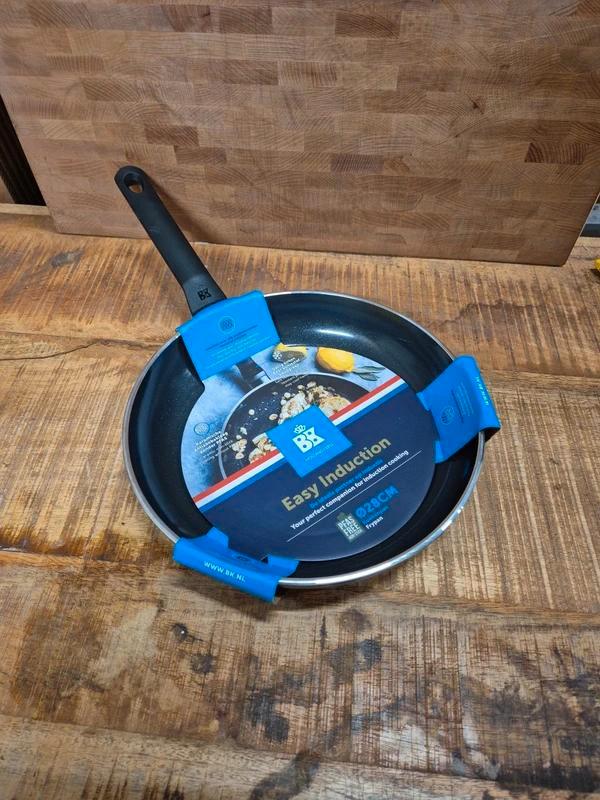 Verschillende BK pannen beschikbaar (als nieuw), Huis en Inrichting, Keuken | Potten en Pannen, Zo goed als nieuw, Koekenpan of Braadpan