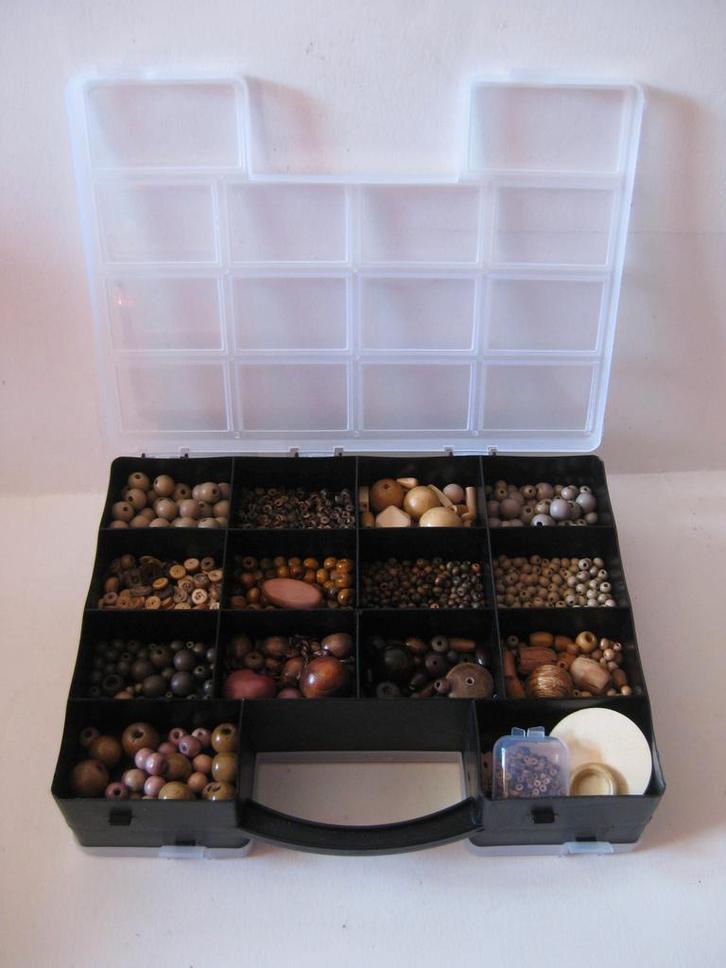 Dubbele doos kralen + onderdelen sieraden maken / bruin hout, Hobby en Vrije tijd, Kralen en Sieraden maken, Zo goed als nieuw