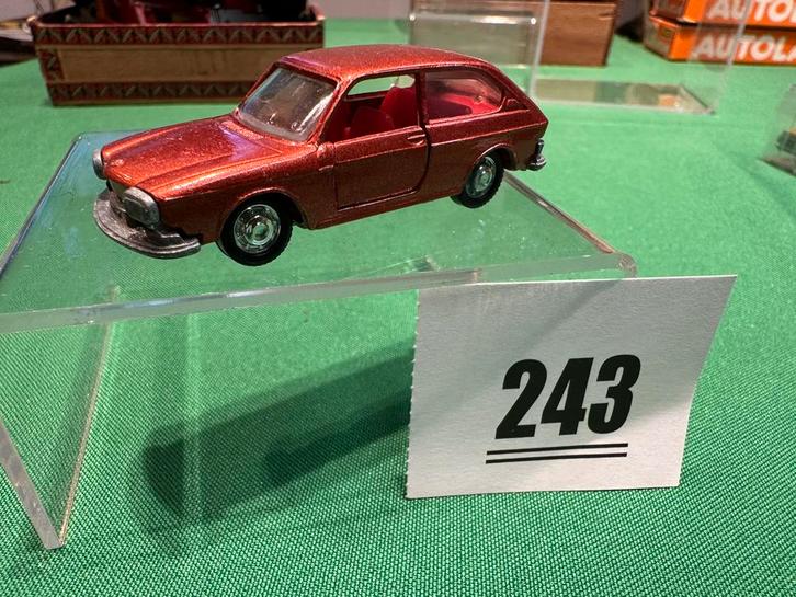 243 Schuco 1:66 VW 411 - no 812, Hobby en Vrije tijd, Modelauto's | Overige schalen, Gebruikt, Auto, Ophalen of Verzenden