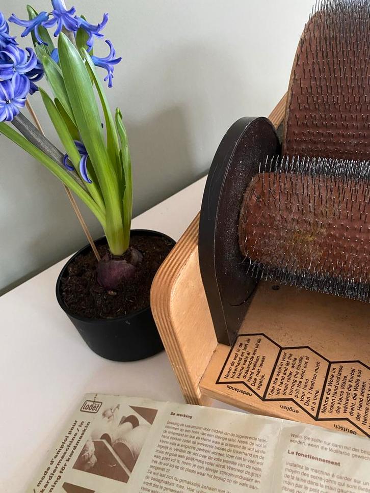 TE HUUR: Kaardmolen voor Wol merk LOUET, Hobby en Vrije tijd, Spinnewielen en Spinnen, Gebruikt, Onderdelen en Toebehoren, Ophalen