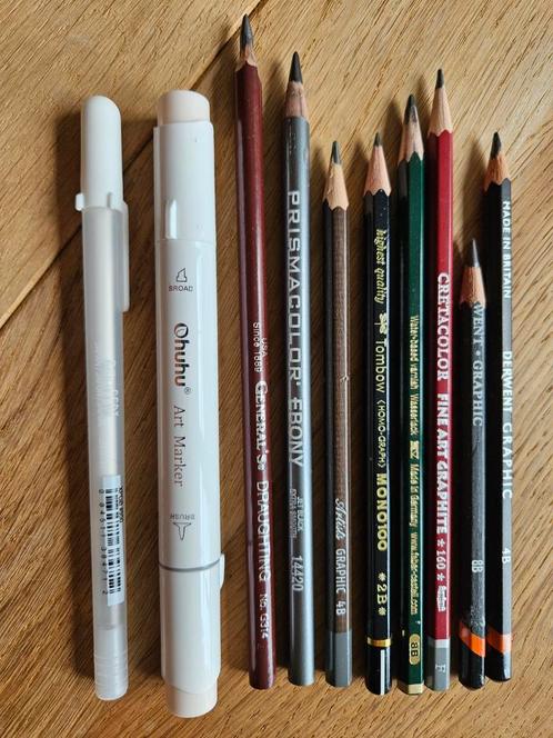 Div. potloden, 1 houtskool, 1 ohuhu marker en 1 gelly roll, Hobby en Vrije tijd, Tekenen, Zo goed als nieuw, Potlood of Stift