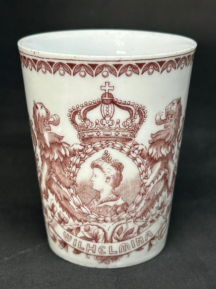 1923 - Wilhelmina - herinnering aan het 25-jarig jubileum, Verzamelen, Koninklijk Huis en Royalty, Zo goed als nieuw, Servies