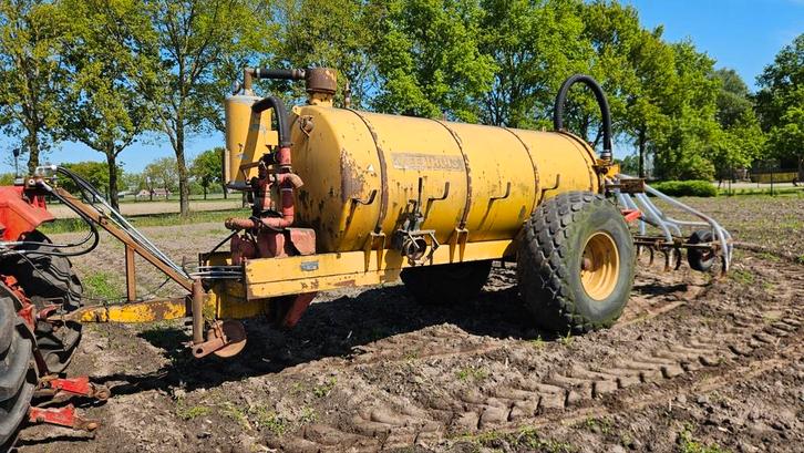Veenhuis 6800 Mesttank met bemester en zodebemester., Zakelijke goederen, Agrarisch | Werktuigen, Gewasbescherming en Bemesting