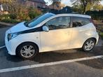 Toyota Aygo 1.0 Vvt-i 72pk 5D 2019 cabrio dak | LM velgen, Auto's, Voorwielaandrijving, Stof, Zwart, 4 stoelen