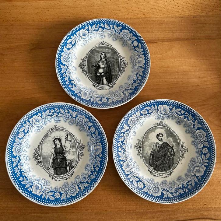 Drie Boch Frères Keramis borden met heiligen, Antiek en Kunst, Antiek | Keramiek en Aardewerk, Ophalen of Verzenden